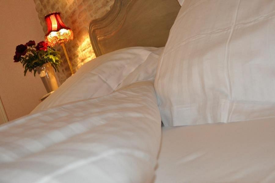 Bed and Breakfast Le Puits Sainte Claire Courçon Exterior foto