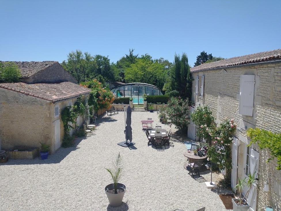 Bed and Breakfast Le Puits Sainte Claire Courçon Exterior foto
