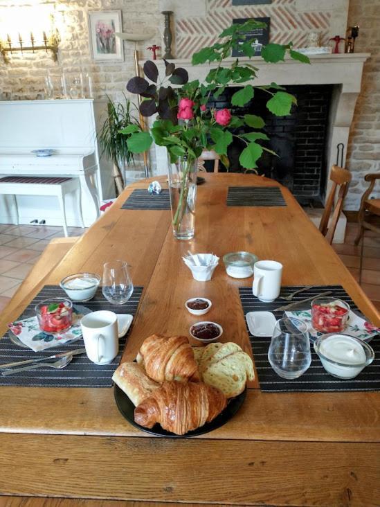 Bed and Breakfast Le Puits Sainte Claire Courçon Exterior foto