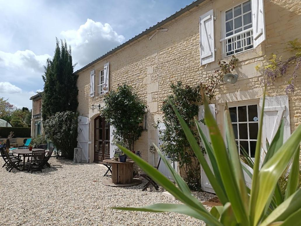 Bed and Breakfast Le Puits Sainte Claire Courçon Exterior foto